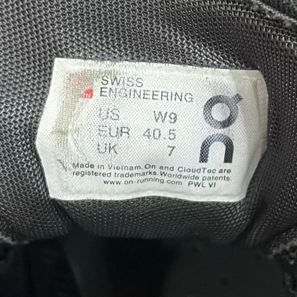 On Running Cloud X sneakers Size 9 - Picture 8 of 11